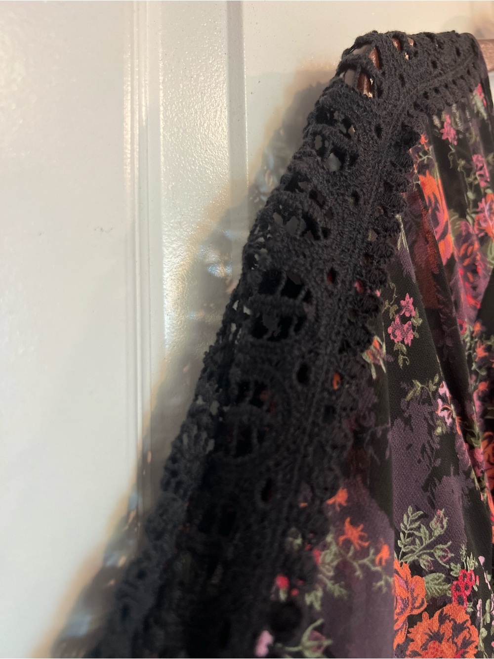 Boho Floral Chiffon Peasant Dress with Black Crochet Lace Accent Sleeves Sz S - Picture 4 of 6
